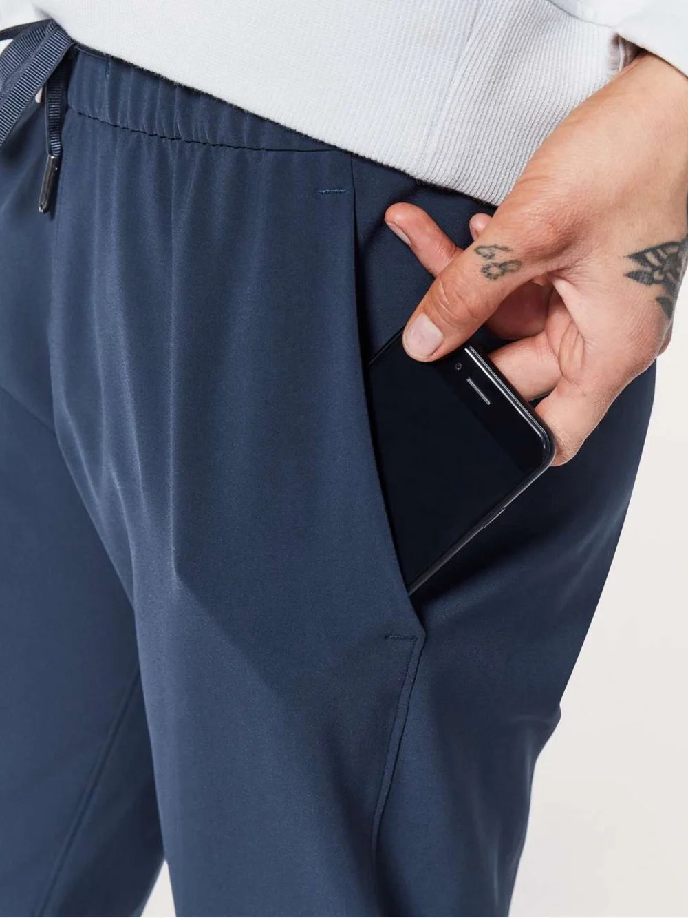 Lululemon Athletica On The Fly Navy Pants Size 4